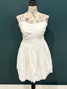 Trixxi White Eyelet Strapless Mini Dress Size 7 Y2K Cottagecore Fit & Flare